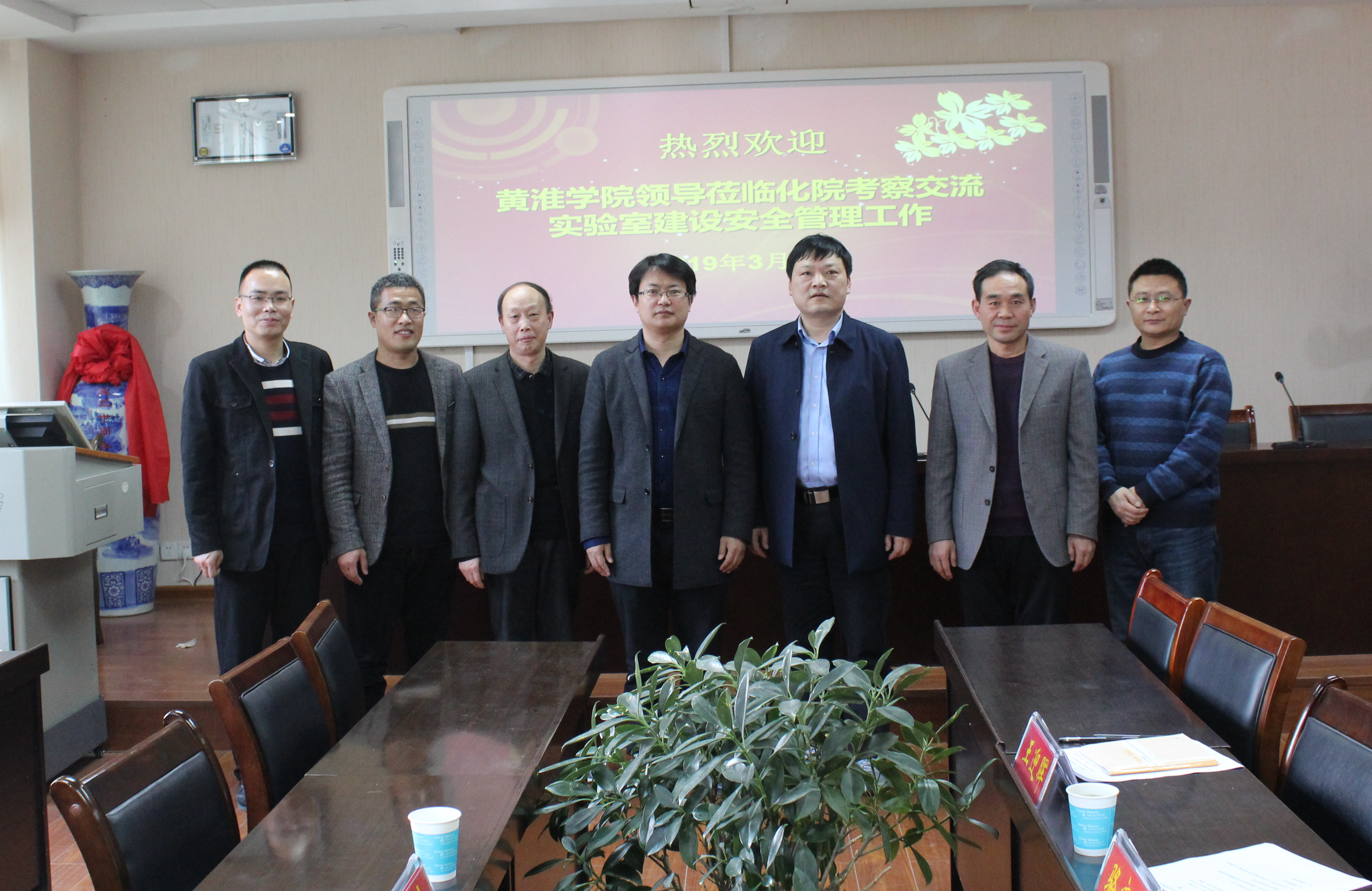 合影.BMP 合影.BMP